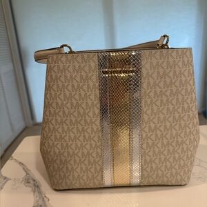Michael Michael Kors Pratt Pale Gold Medium Bucket Shoulder Bag NWT